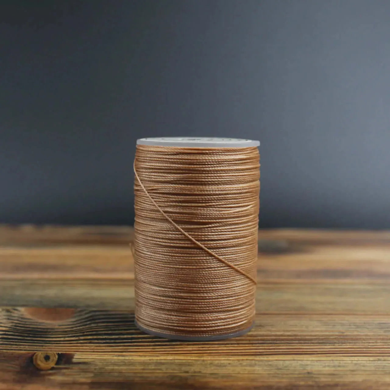 Gewachstes Nähgarn in Braun für Lederhandwerk, 0,45 mm dick, 80 Meter auf Spule für kreative DIY-Projekte
