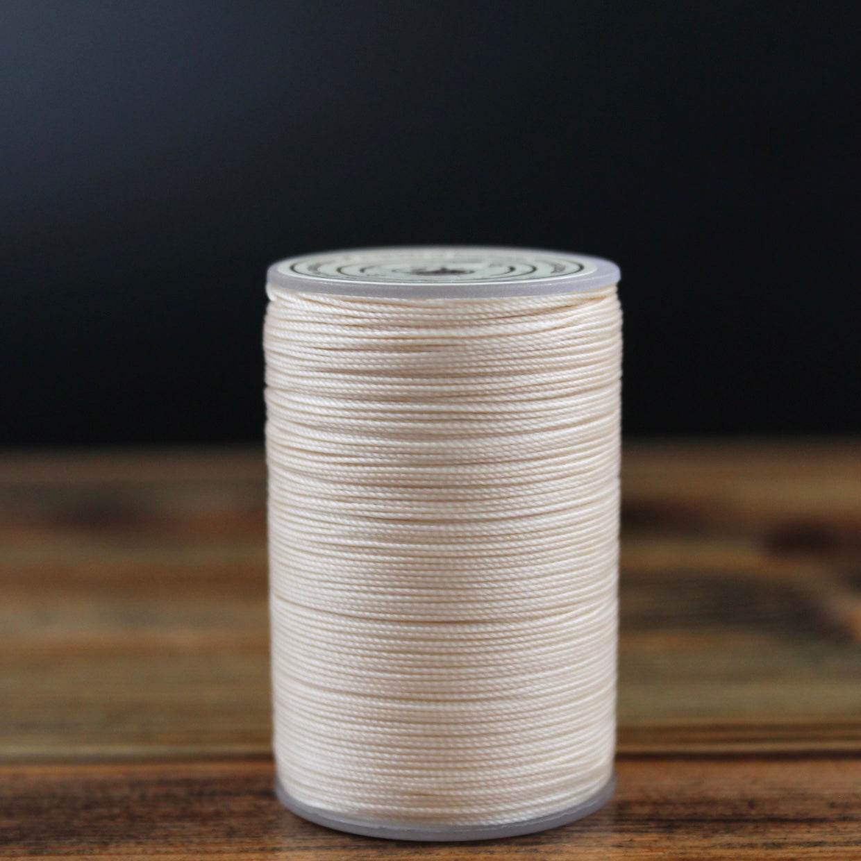 Gewachstes Nähgarn in Puderrosa für Lederhandwerk, 0,45 mm dick, 80 Meter auf Spule für kreative DIY-Projekte