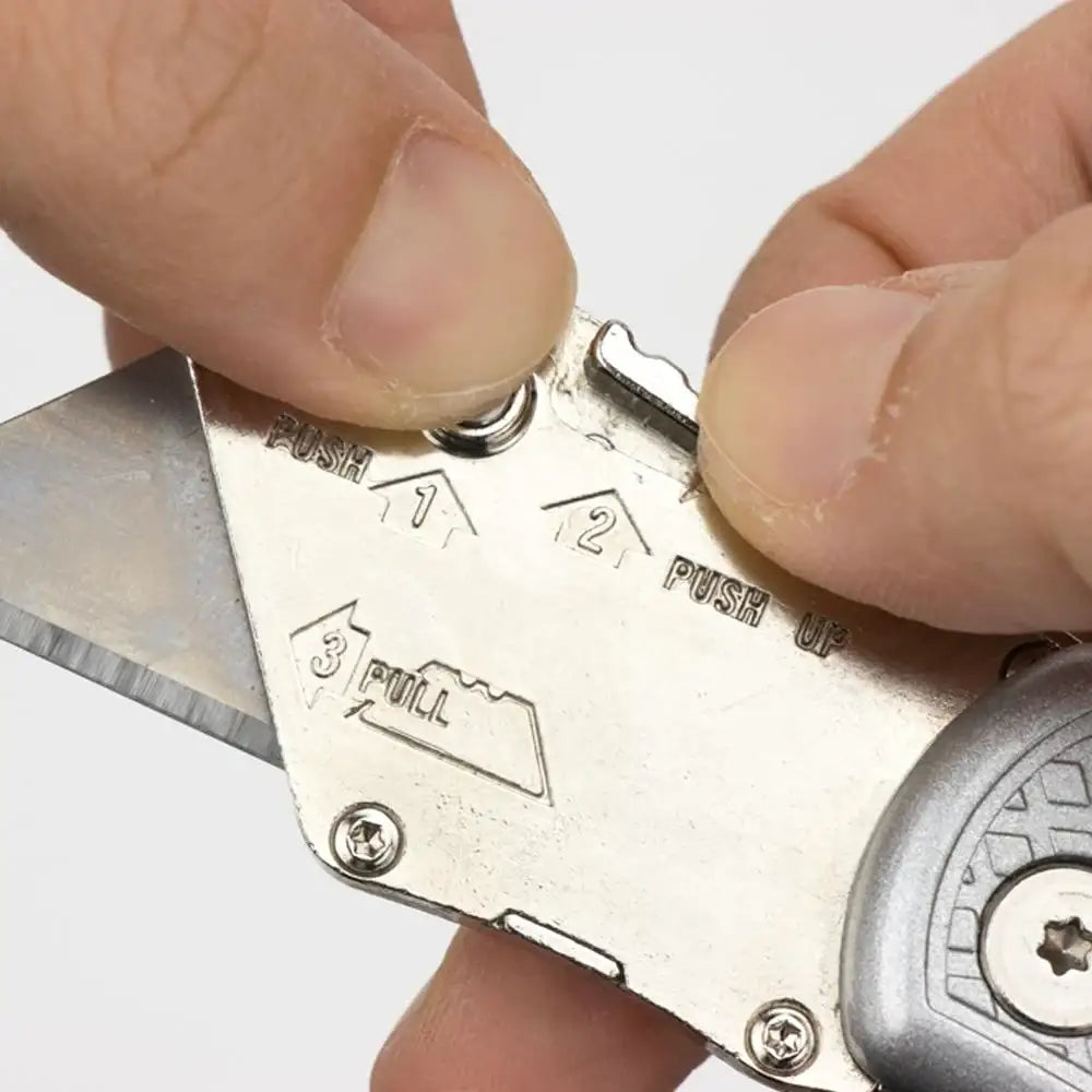 Hand bedient Lederwerkzeug mit Anleitung: PUSH, PULL, UP – ideal für präzises Schneiden