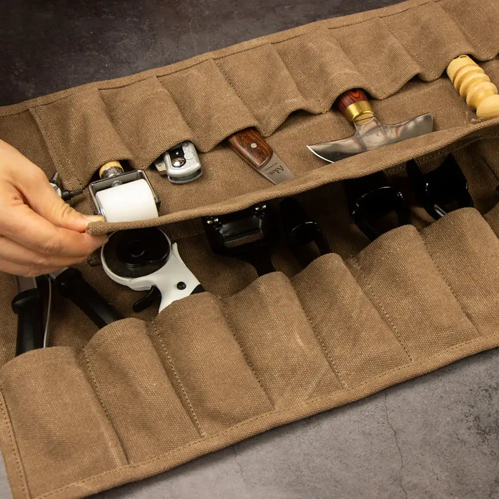 Lederwerkzeug-Set in brauner Canvas-Rolltasche, ideal für Bastler und Handwerker
