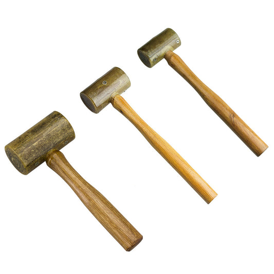 Drei Holzschlaghammer für Lederhandwerk, ideal für Bastler und Handwerker.