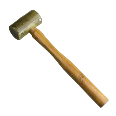 Lederhammer mit Holzgriff, Werkzeug für Lederverarbeitung, auf weißem Hintergrund