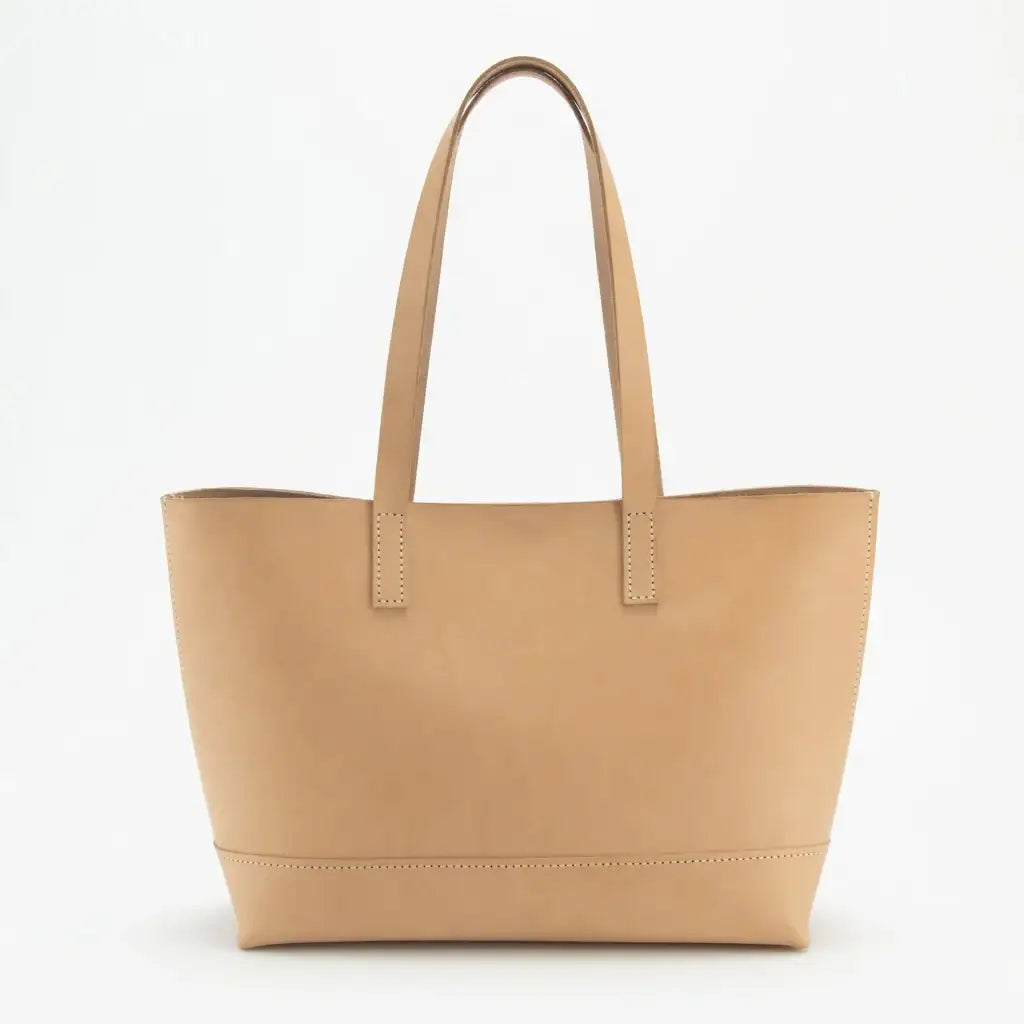 Naturfarbene Ledertasche mit langen Henkeln, edles minimalistisches Design, Handtasche