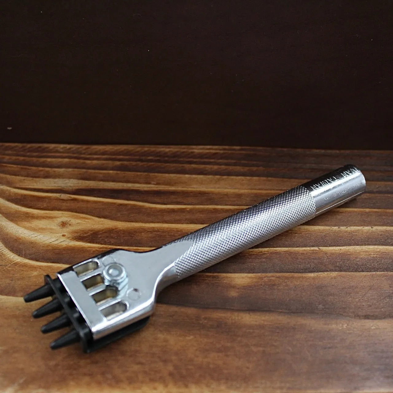 Ivan Leathercraft 4-in-1 Reihenlocheisen 