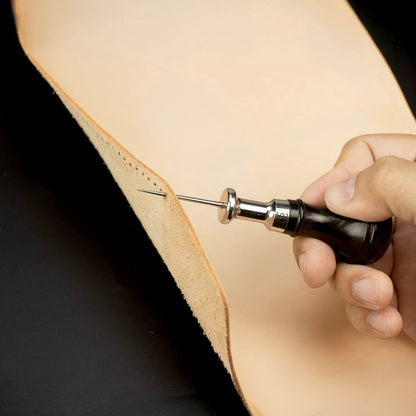 Hand bearbeitet Leder mit Prägewerkzeug – ideal für Lederprojekte und Bastler