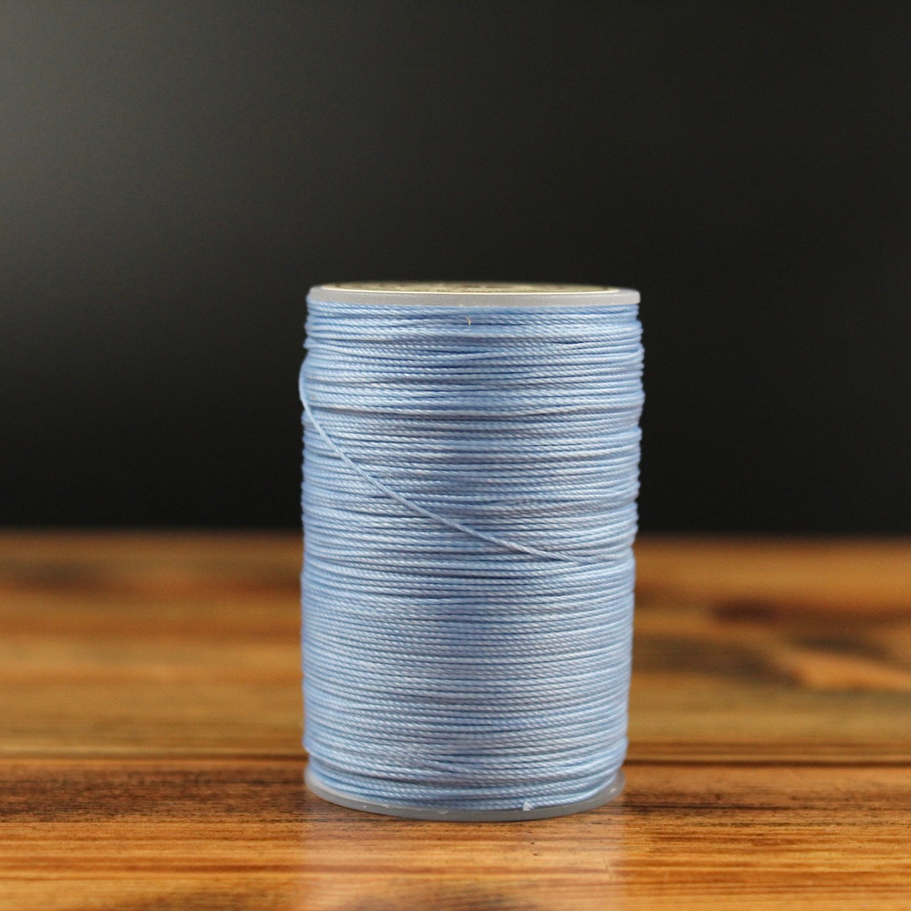 Gewachstes Nähgarn in Hellblau für Lederhandwerk, 0,45 mm dick, 80 Meter auf Spule für kreative DIY-Projekte