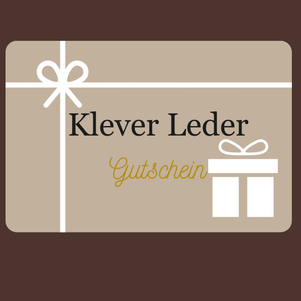 Gutschein Klever Leder, Gutscheinkarte von Klever Leder auf hochwertigem Lederhintergrund, erhältlich auf klever-leder.de.