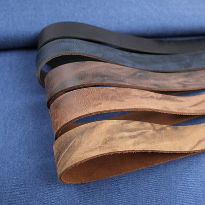 Vollbüffelleder-Riemen sind bereit für dein nächstes Projekt – ob Gürtel, Leine oder Tasche.