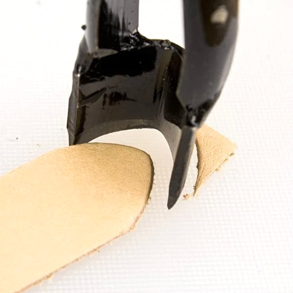 Die klassische Form perfekt bei robusten Lederarbeiten wie Werkzeugriemen oder Hundeleinen.