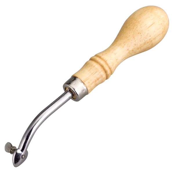 Werkzeug mit Holzgriff und gebogenem Metallarm zur Lederbearbeitung, ideal für Handwerk und Basteln
