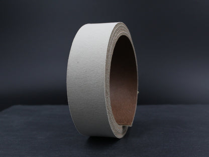 Velouroptik Lederriemen in Ecru auf Rolle
