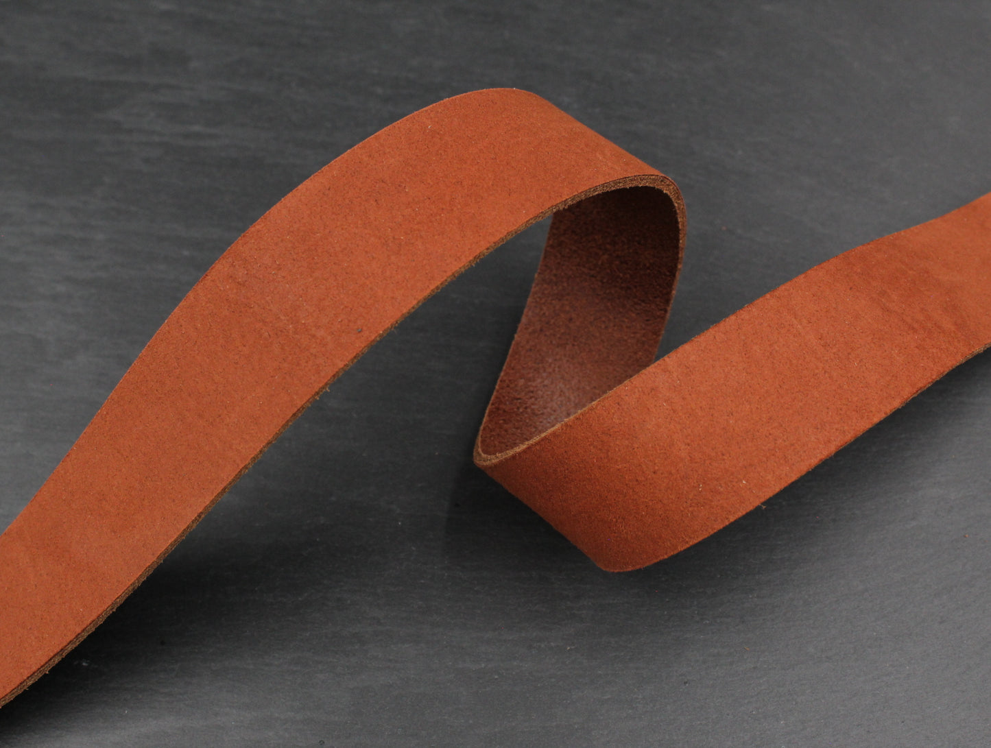 Velouroptik Lederriemen in Cognac