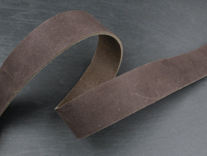 Velouroptik Lederriemen in Dunkelbraun