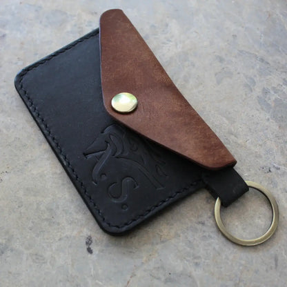 Leder Schlüsselanhänger mit Pferdemotiv und Metallring, ideal für Handwerker und Bastler