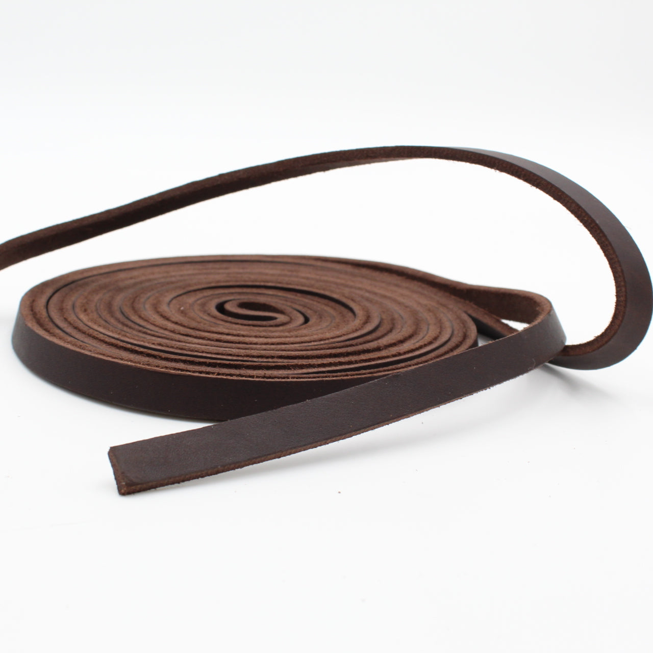 Braunes Lederband in Spirale – ideal für Lederprojekte, Handwerk & Basteln