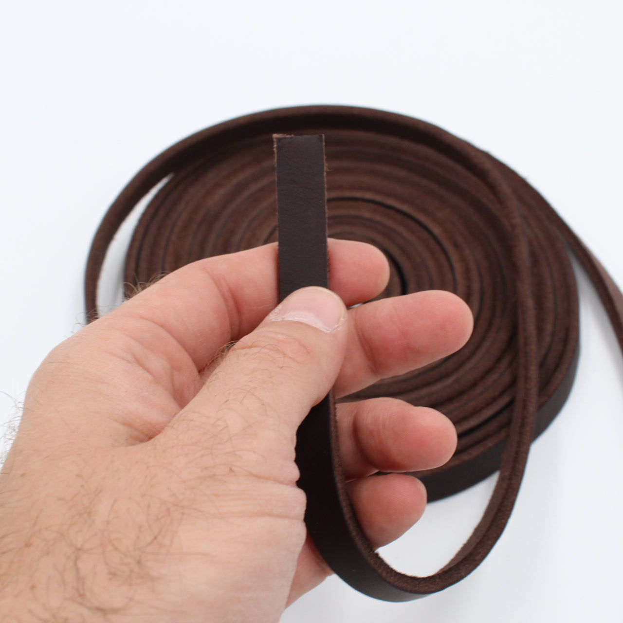 Braunes Lederband, ideal für Lederprojekte und Basteln – hochwertiges Lederband in Rolle