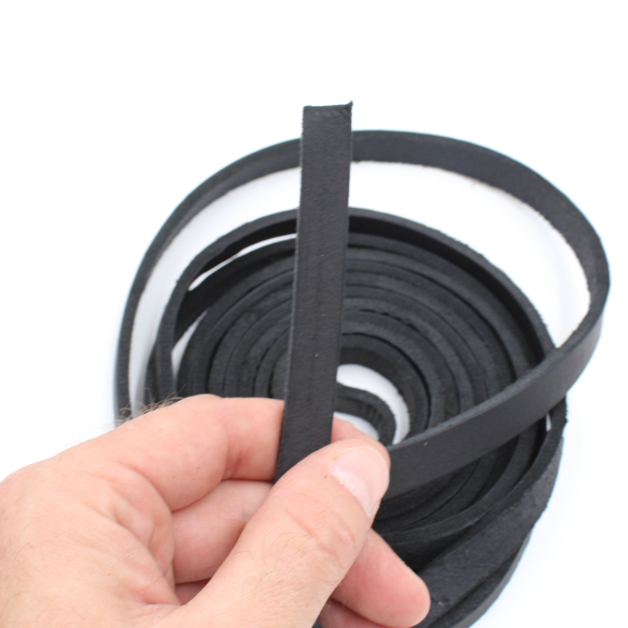 Schwarzes Lederband, ideal für Bastler und Handwerker – perfekt für Lederprojekte