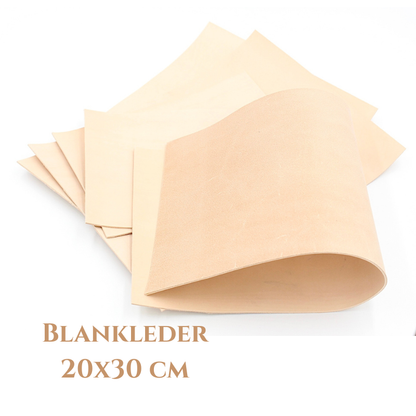 Mehrere naturfarbene Blankleder-Zuschnitte 20x30 cm auf weißem Hintergrund